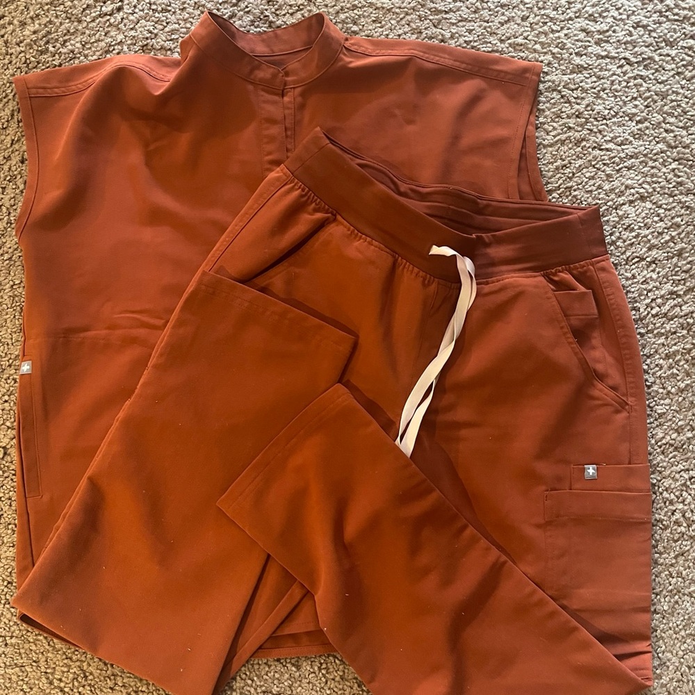 Figs Auburn Women's Petite Scrub Pants and Rafaela scrub top.
